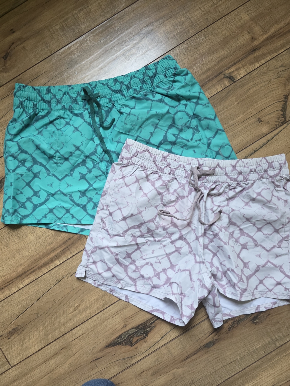 New The North Face Women's Tie-Dye Pattern Athletic Water Swim Shorts Small